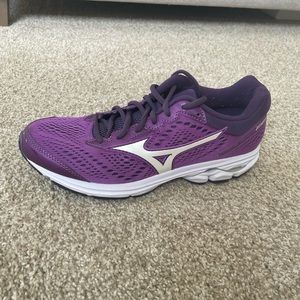 Mizuno Women’s Wave Rider 22 Running Shoe